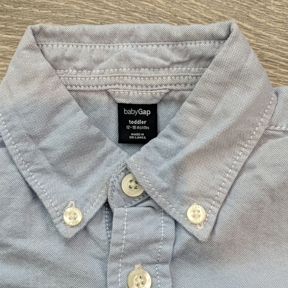 BabyGap Long-sleeve Button Down Blue Shirt - Picture 2 of 3